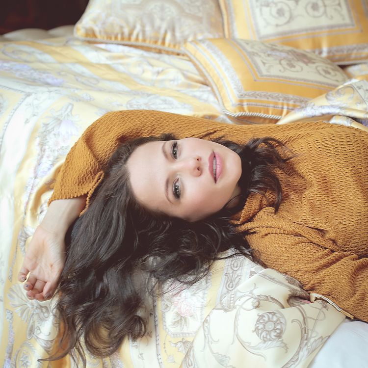 Actress Tammin Sursok from Pretty Little Liars gives beauty advice to young women in a recent Vogue article